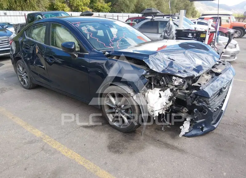 2018 Mazda 3 photo