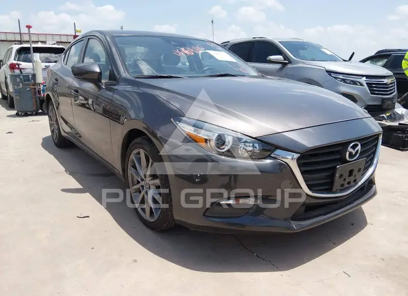 2018 Mazda 3 photo