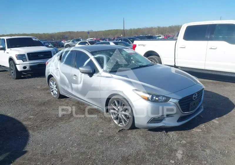 2018 Mazda 3 photo