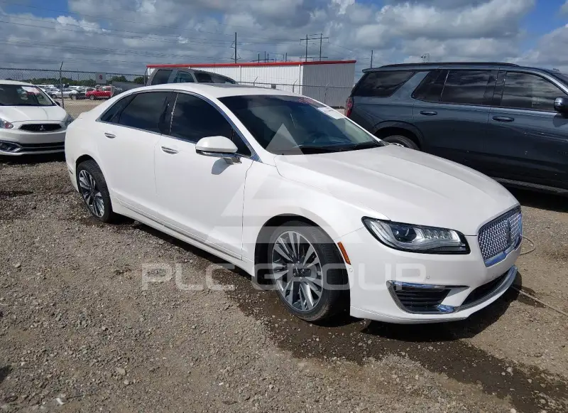 2018 Lincoln MKZ photo