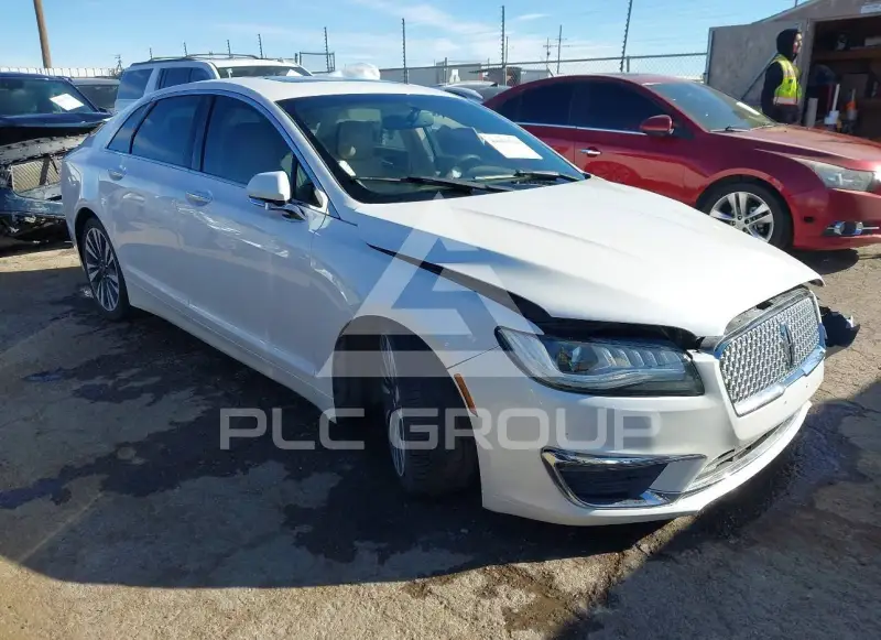 2018 Lincoln MKZ photo