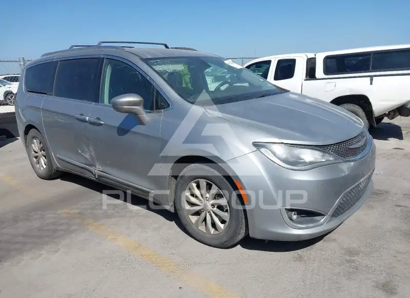 2018 Chrysler PACIFICA photo