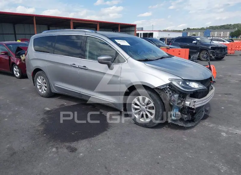 2018 Chrysler PACIFICA photo