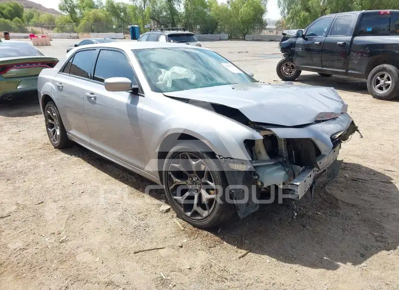 2018 Chrysler 300 photo