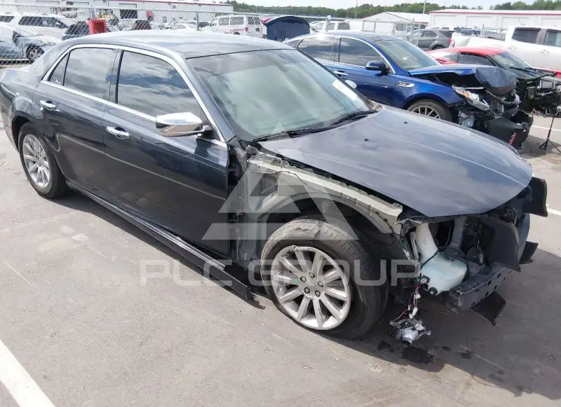 2018 Chrysler 300 photo