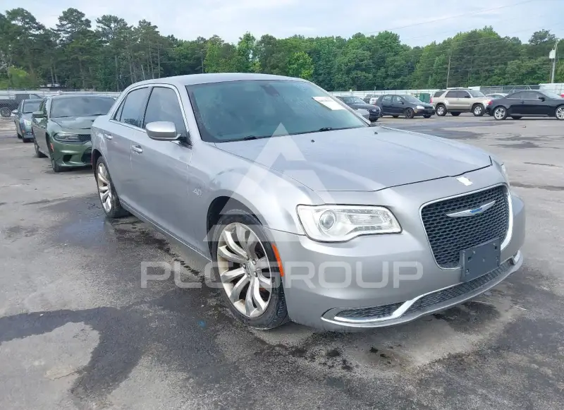 2018 Chrysler 300 фото