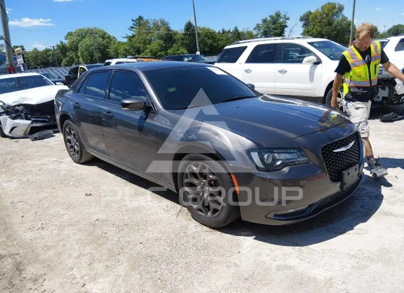 2018 Chrysler 300 photo