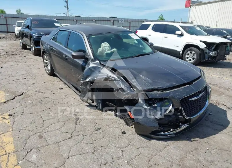 2018 Chrysler 300 photo
