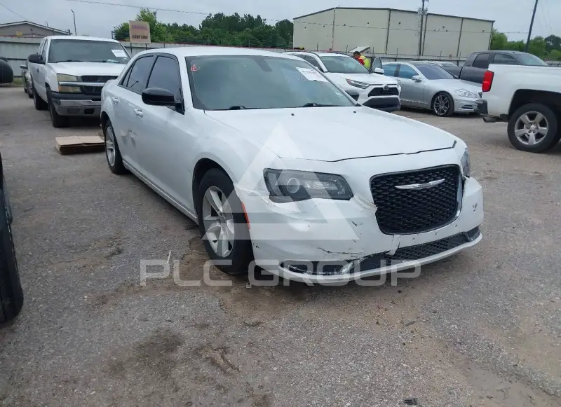 2018 Chrysler 300 photo