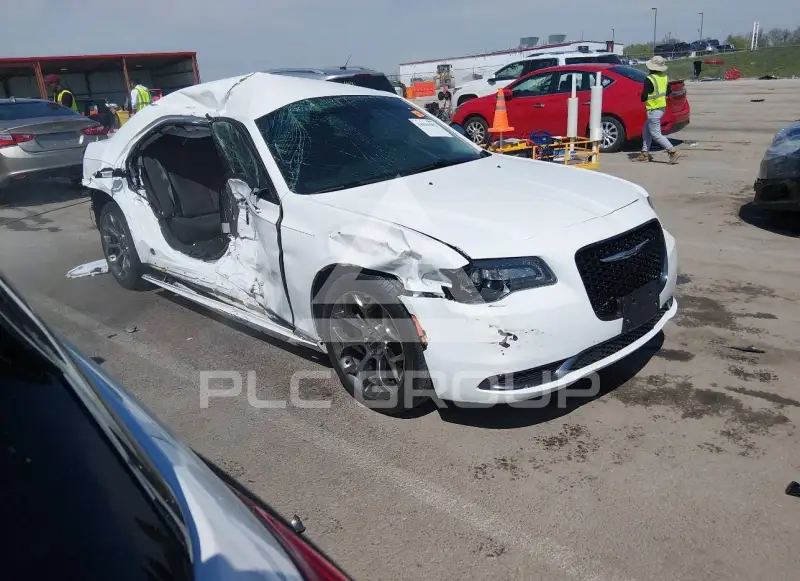 2018 Chrysler 300 фото