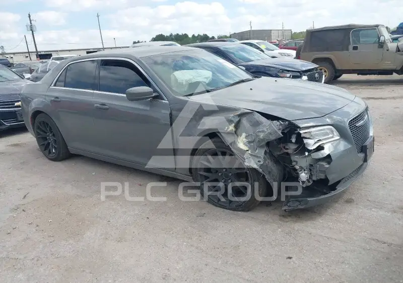 2018 Chrysler 300 photo