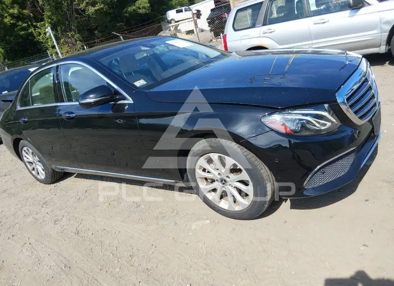 2018 Mercedes Benz E 300 photo