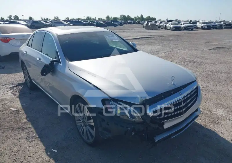 2018 Mercedes Benz E 300 photo
