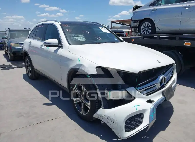 2018 Mercedes Benz GLC 300 фото