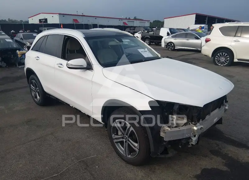 2018 Mercedes Benz GLC 300 photo