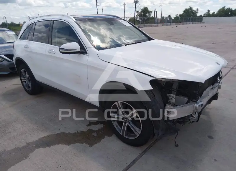 2018 Mercedes Benz GLC 300 photo