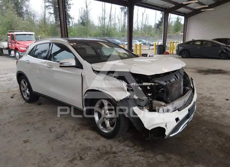 2018 Mercedes Benz GLA 250 фото