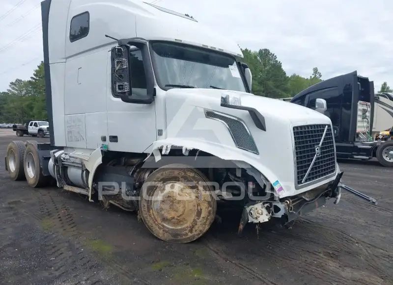 2018 Volvo VNL photo