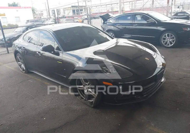 2018 Porsche PANAMERA фото