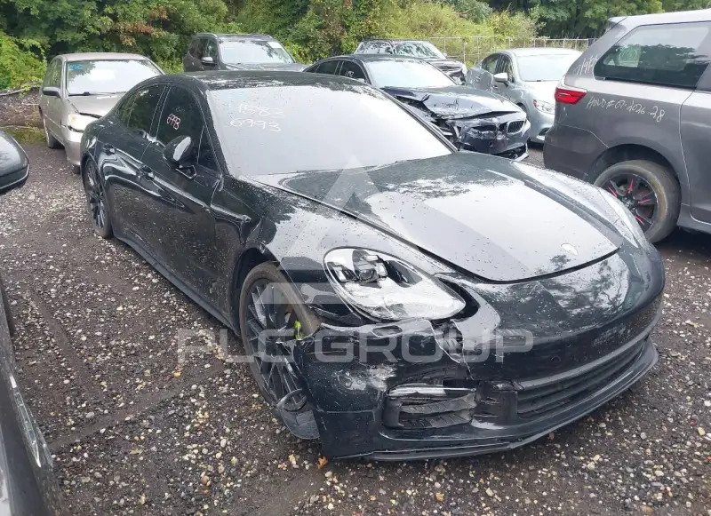2018 Porsche PANAMERA photo