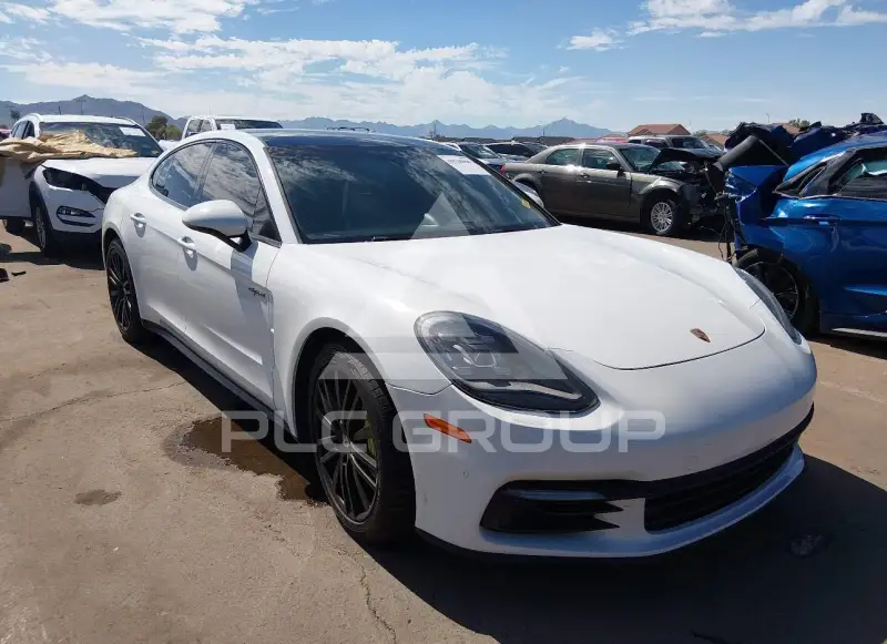 2018 Porsche PANAMERA photo