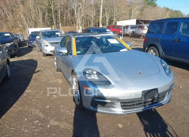 2018 Porsche Panamera photo