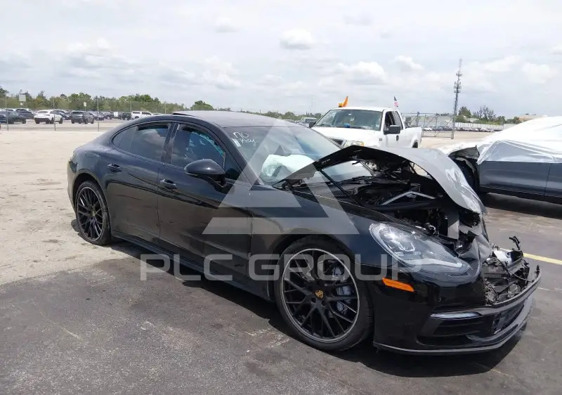 2018 Porsche Panamera photo