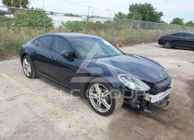 2018 Porsche Panamera photo