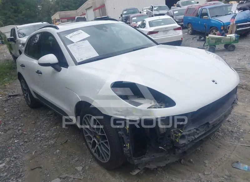 2018 Porsche MACAN photo