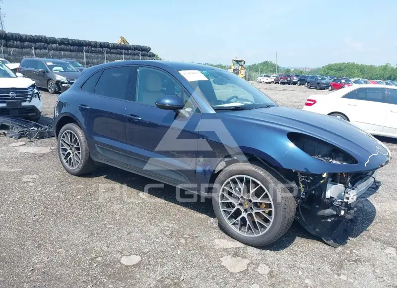 2018 Porsche MACAN photo
