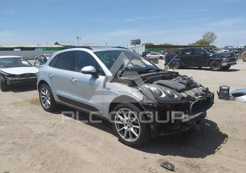 2018 Porsche MACAN photo