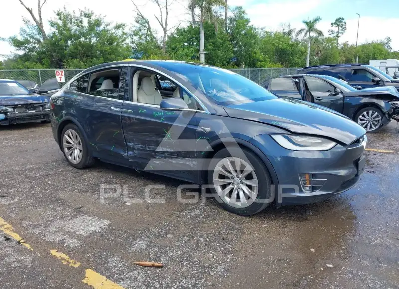 2018 Tesla Model X фото