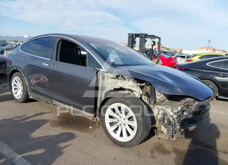 2018 Tesla Model X фото