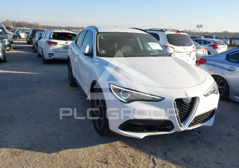 2018 Alfa Romeo Stelvio фото