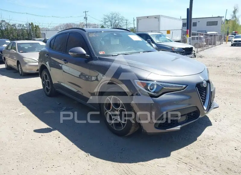 2018 Alfa Romeo Stelvio photo