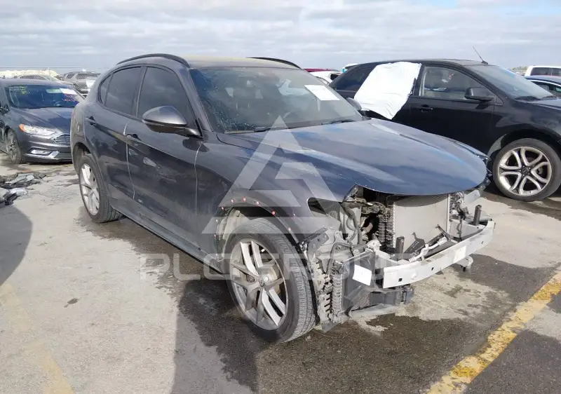 2018 Alfa Romeo Stelvio photo