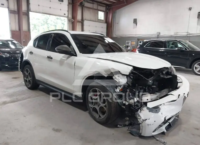 2018 Alfa Romeo Stelvio фото