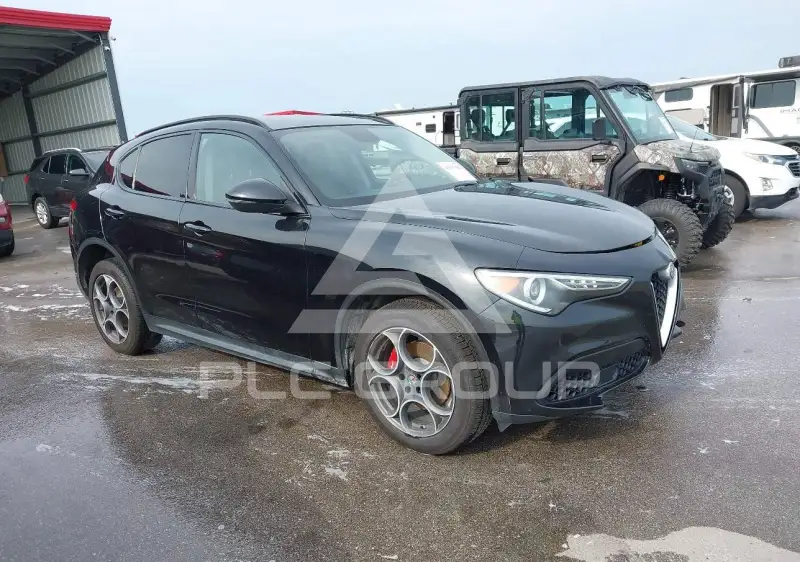 2018 Alfa Romeo Stelvio photo