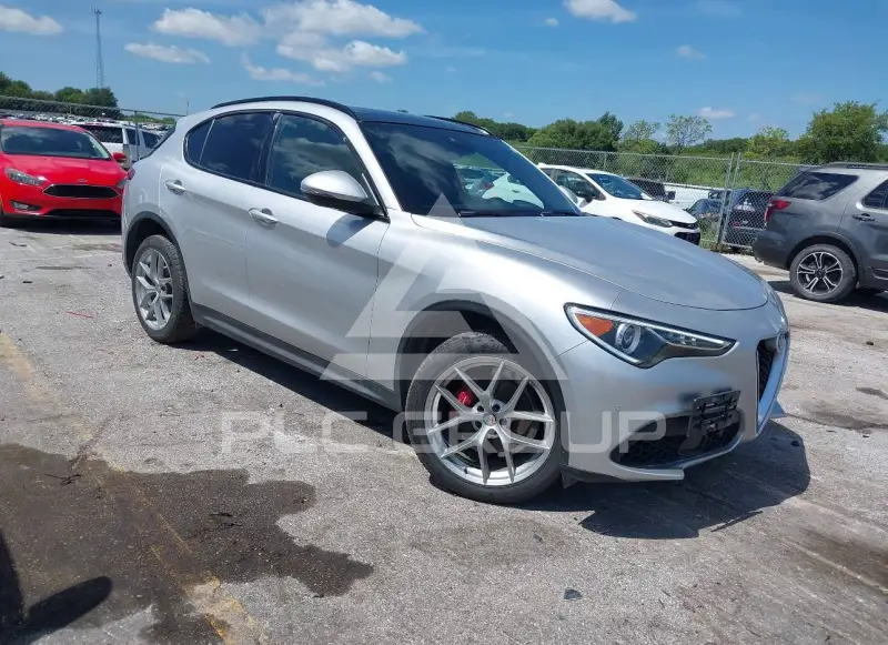 2018 Alfa Romeo Stelvio фото