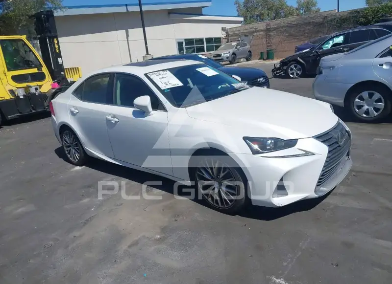 2018 Lexus IS300 фото