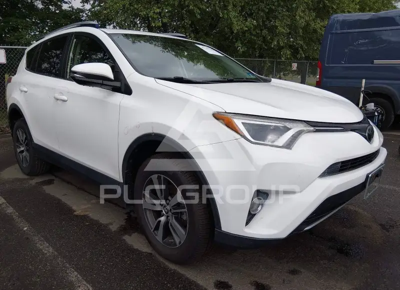 2018 Toyota RAV4 фото