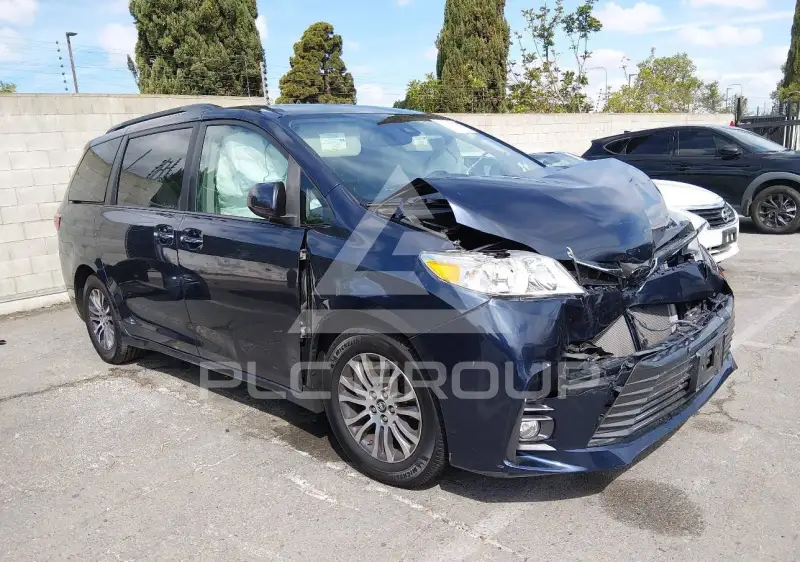 2018 Toyota SIENNA photo