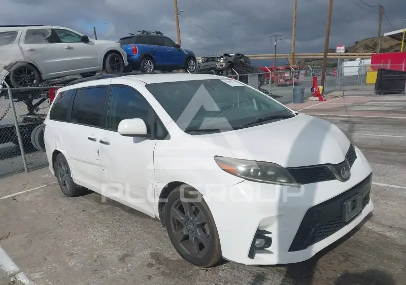 2018 Toyota SIENNA photo
