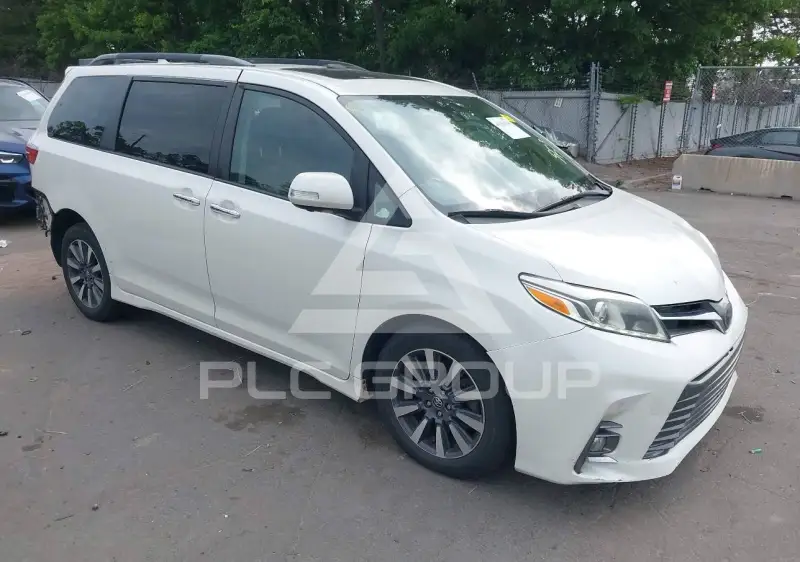 2018 Toyota SIENNA photo