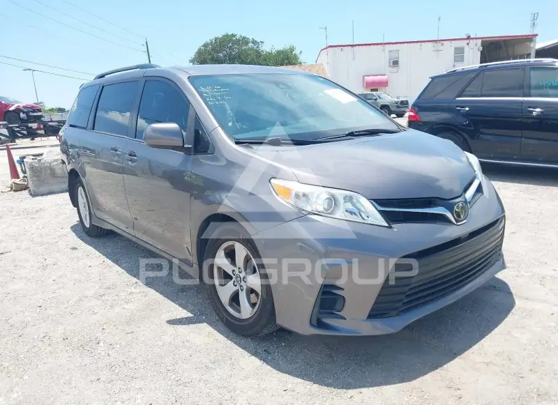 2018 Toyota SIENNA photo