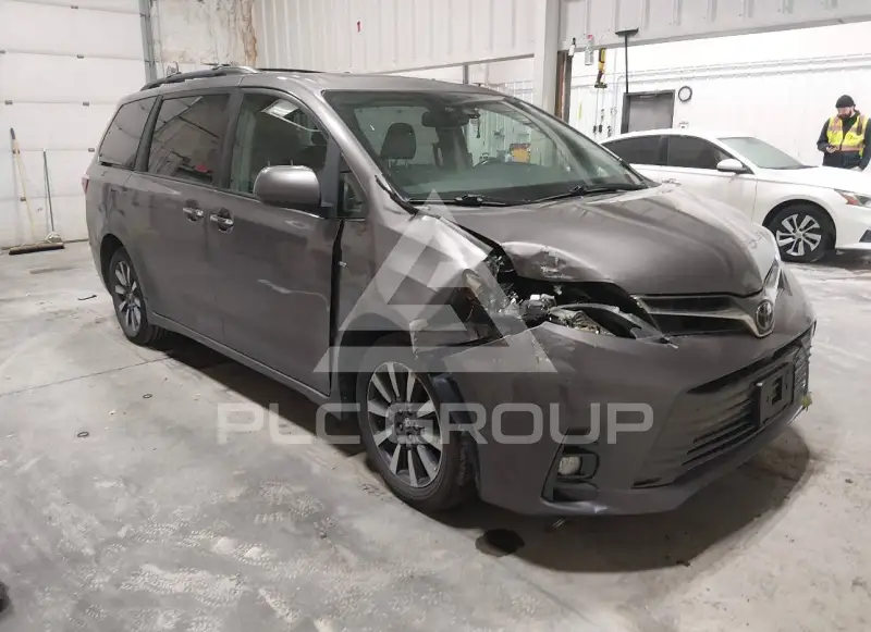 2018 Toyota SIENNA photo