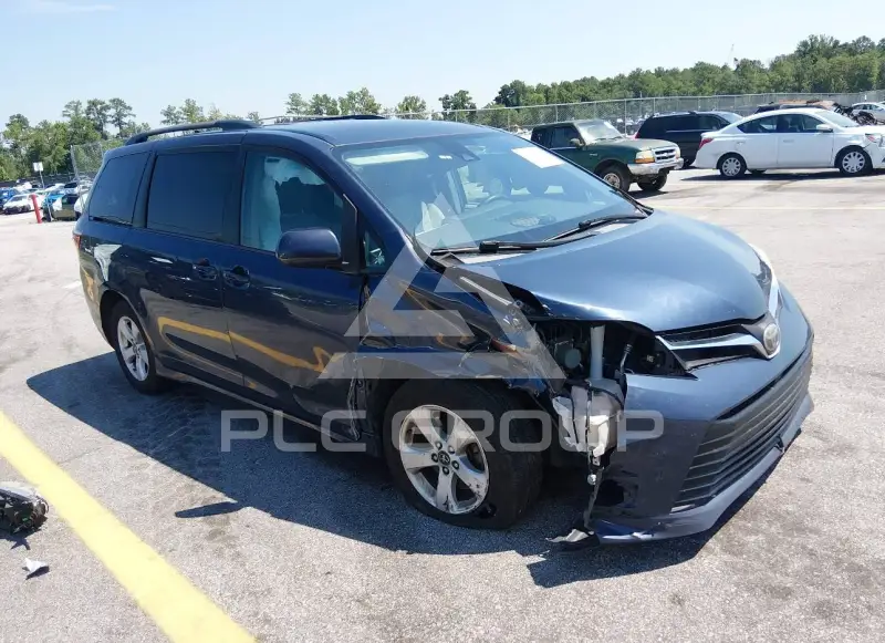 2018 Toyota SIENNA photo