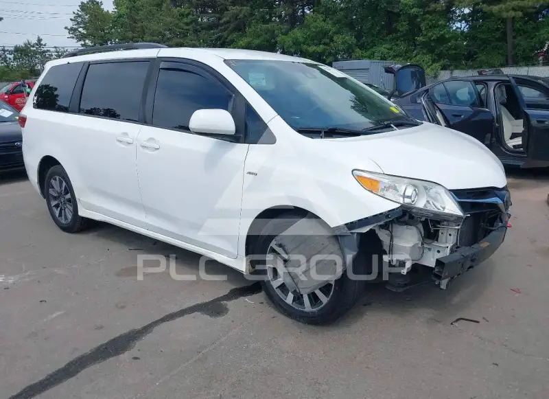 2018 Toyota SIENNA photo
