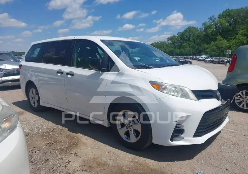 2018 Toyota SIENNA photo