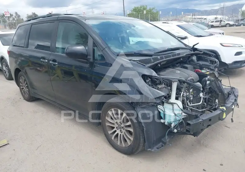 2018 Toyota SIENNA фото